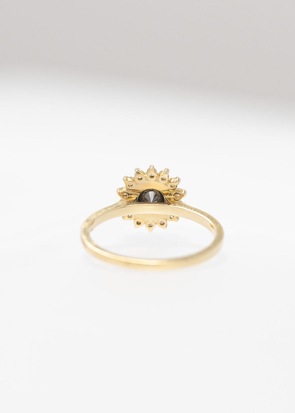 The Soleil Ring | 1.05ct Black Round Diamond | Yellow Gold