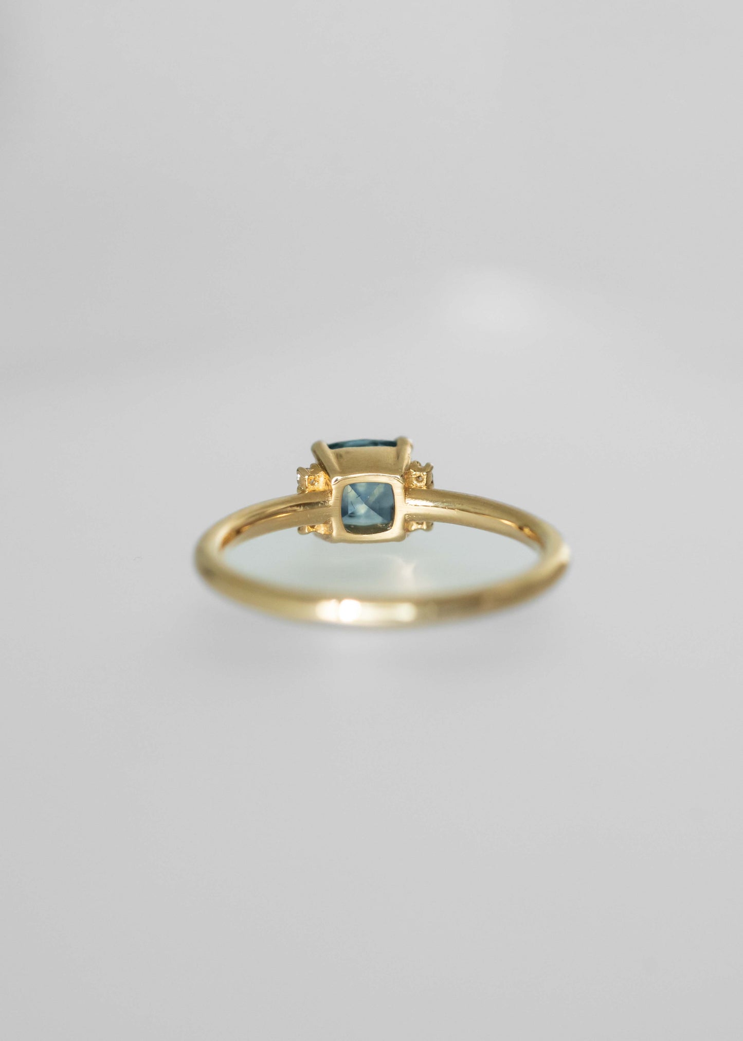 Accented Solitaire | 1.07ct Cushion Sapphire | 18k Yellow Gold