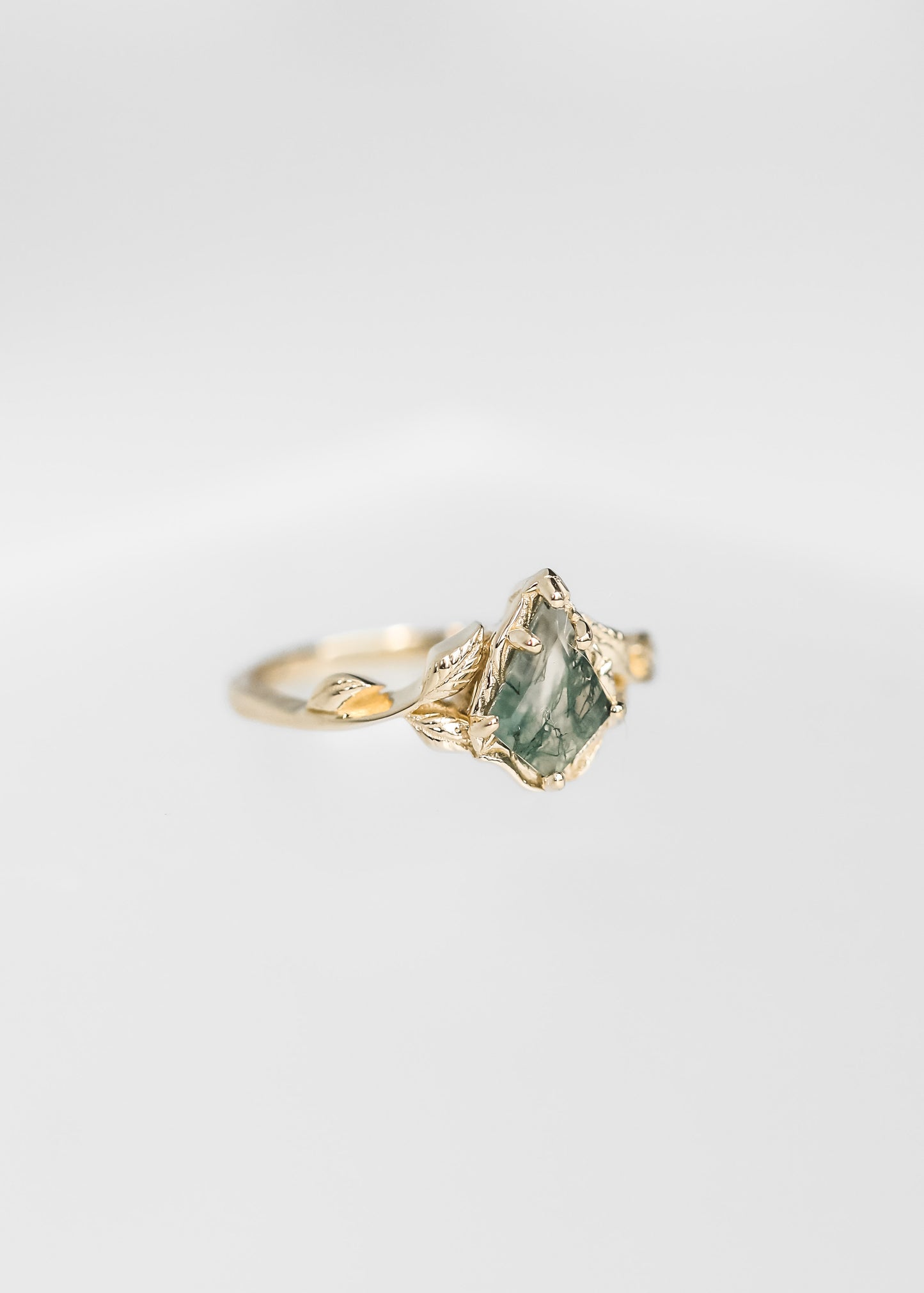 The Mira | .90ct Kite Moss Agate | Yellow Gold