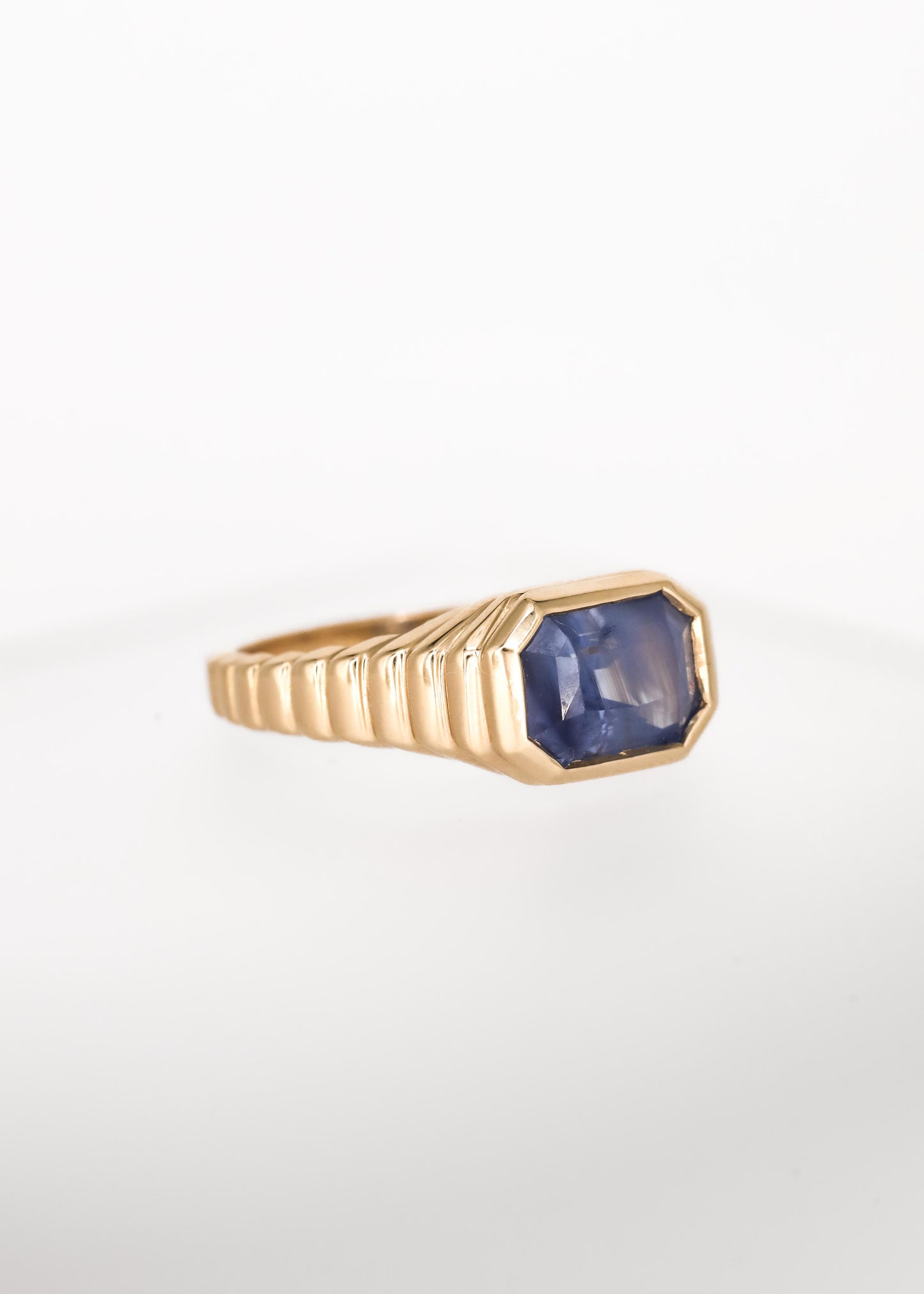 The Vulcan (Ribbed) | 2.75ct Emerald Cut Sapphire | Yellow Gold