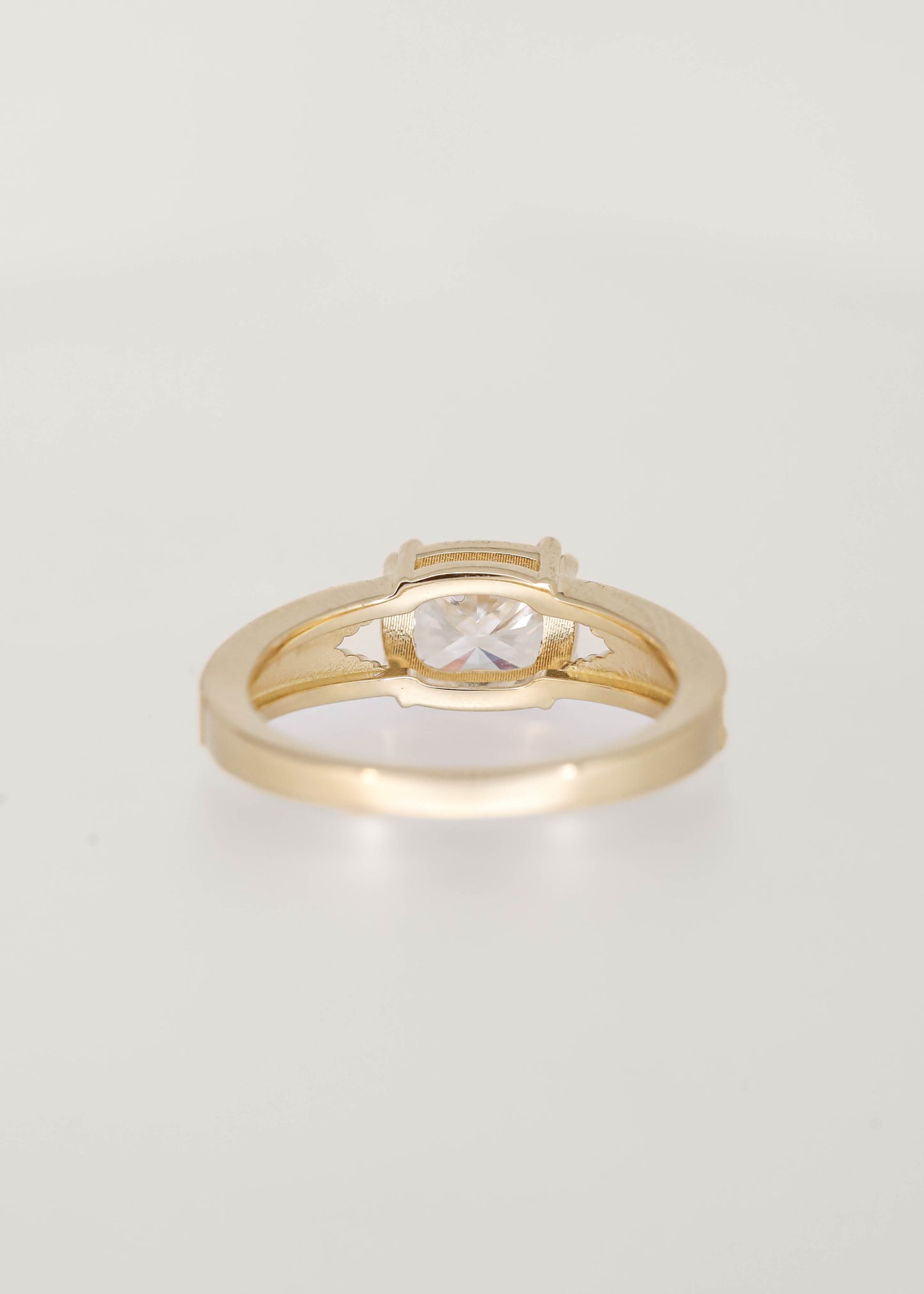 The Greta | 1.59ct Cushion Lab Diamond | Yellow Gold