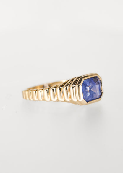 The Vulcan (Ribbed) | 2.75ct Emerald Cut Sapphire | Yellow Gold