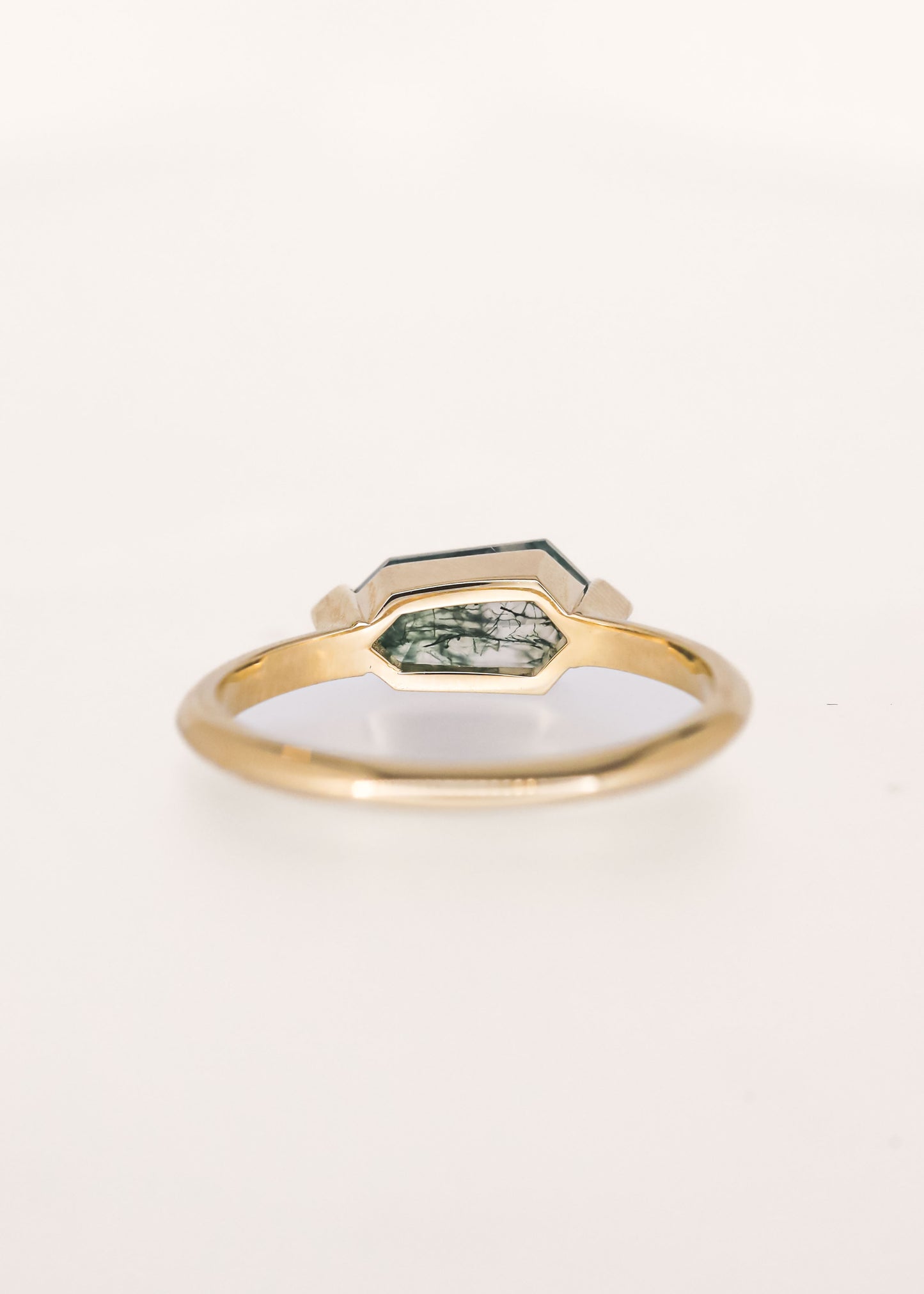 The Lyra | 1.18ct Shield Moss Agate | Yellow Gold