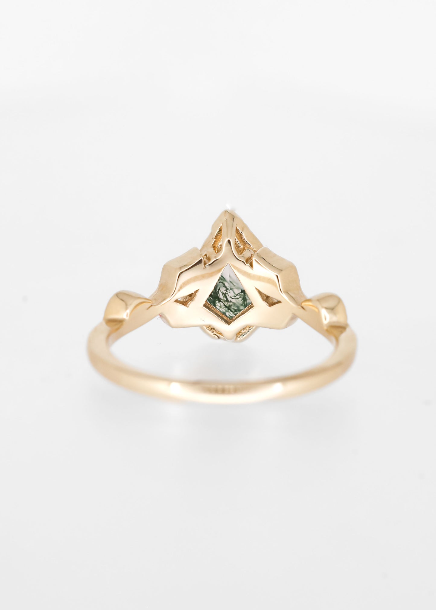 The Mira | .90ct Kite Moss Agate | Yellow Gold