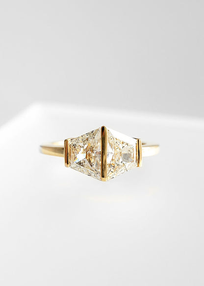 The Equinox | 2.95ct Matching Trapezoid Diamonds | Yellow Gold