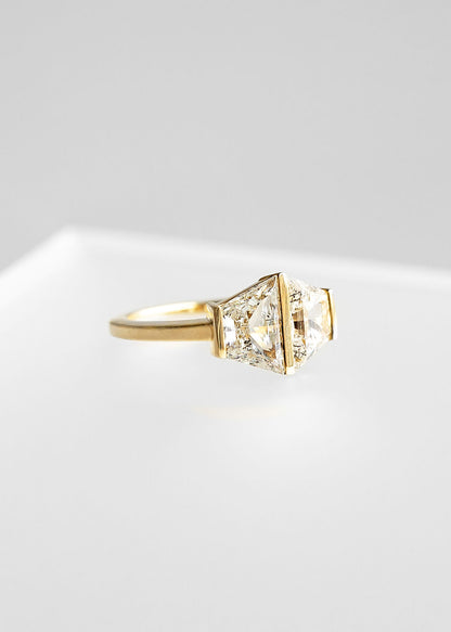 The Equinox | 2.95ct Matching Trapezoid Diamonds | Yellow Gold