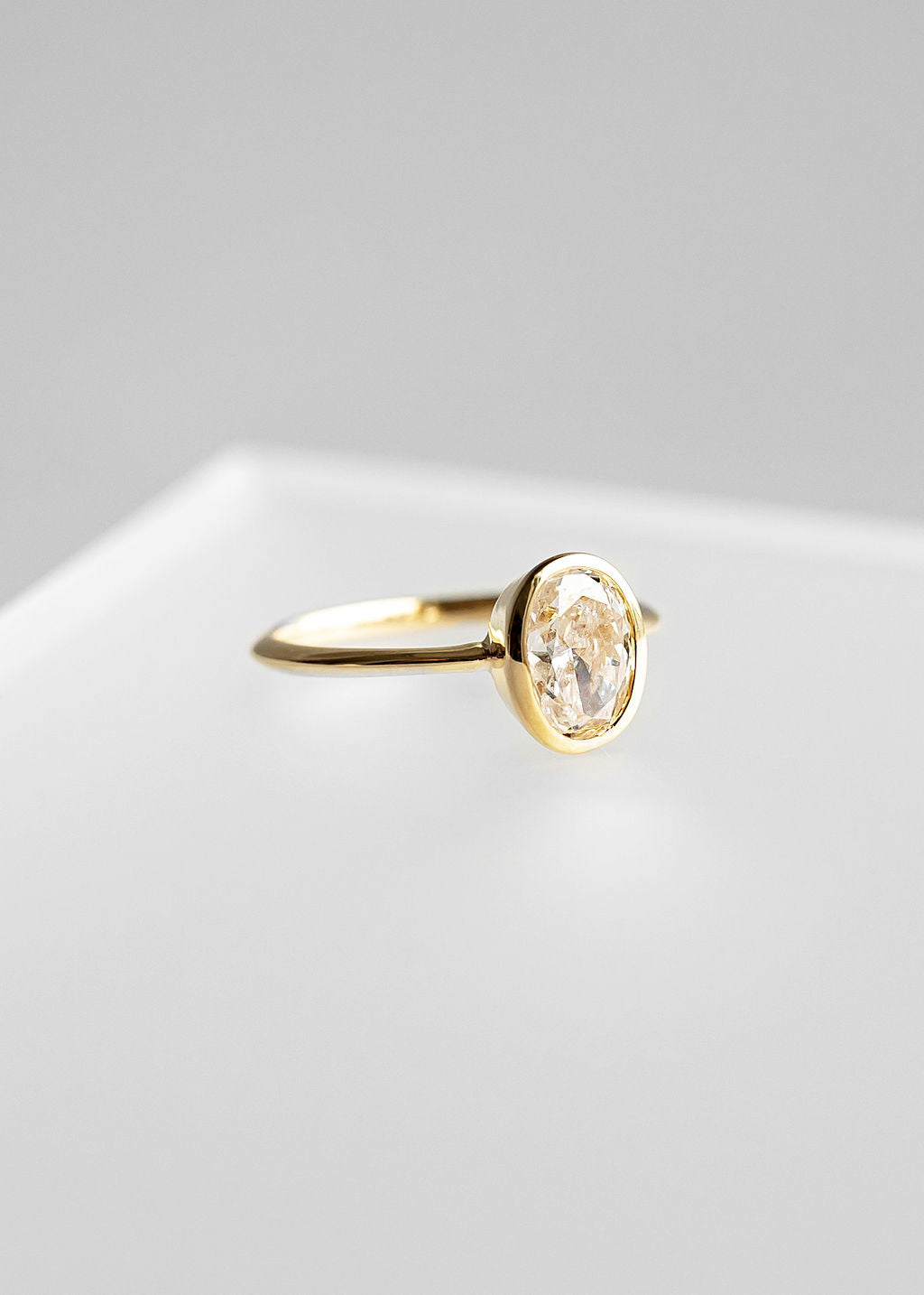 The Leda | 1.53ct Oval Natural Diamond | Yellow Gold