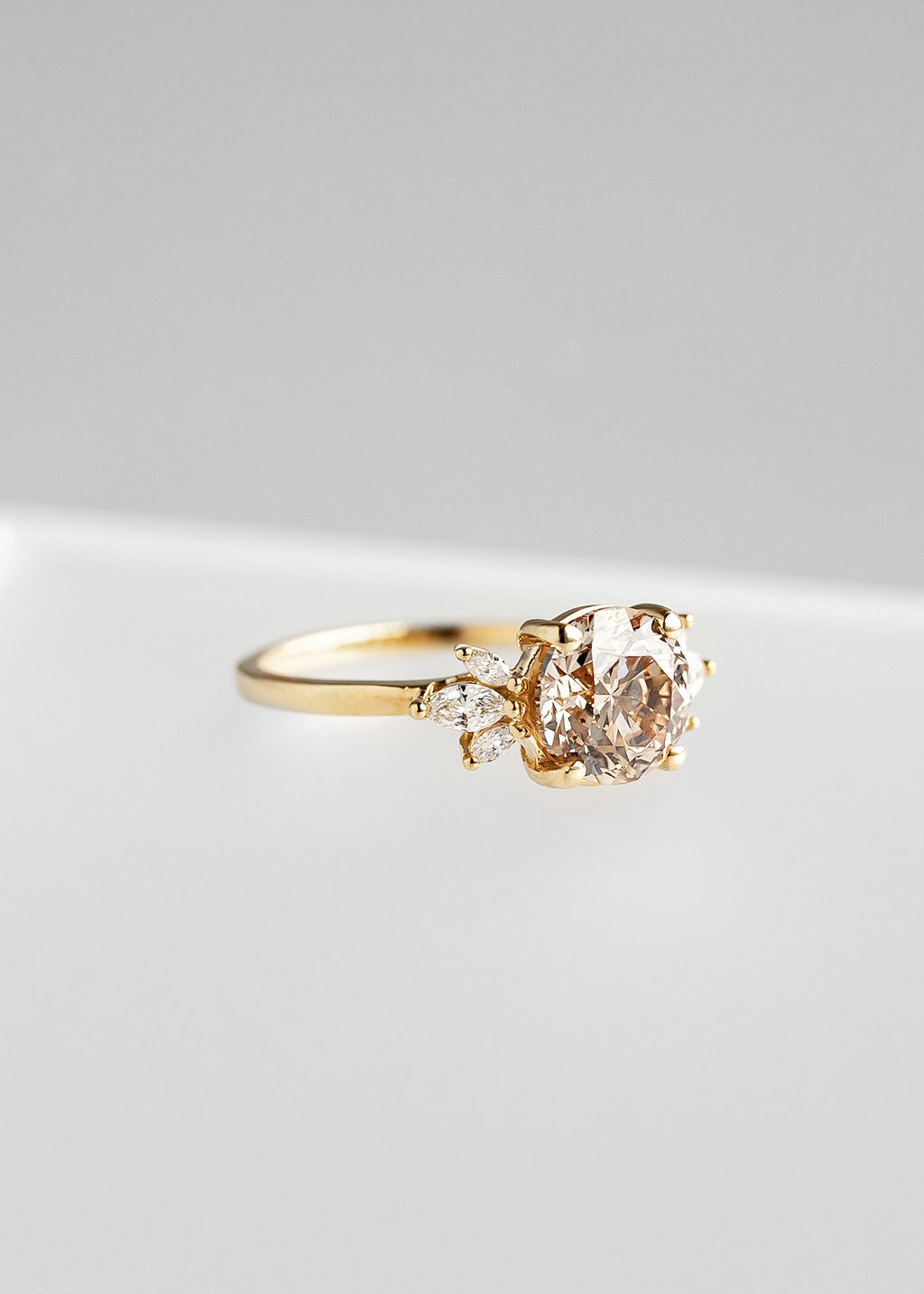 The Mini Luna | 2.50ct Round Champagne Diamond | Yellow Gold