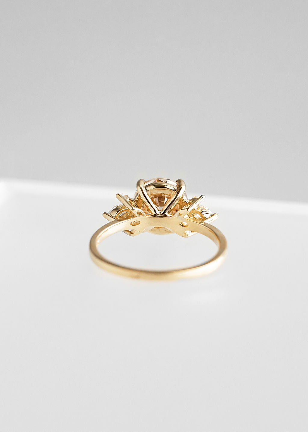 The Mini Luna | 2.50ct Round Champagne Diamond | Yellow Gold