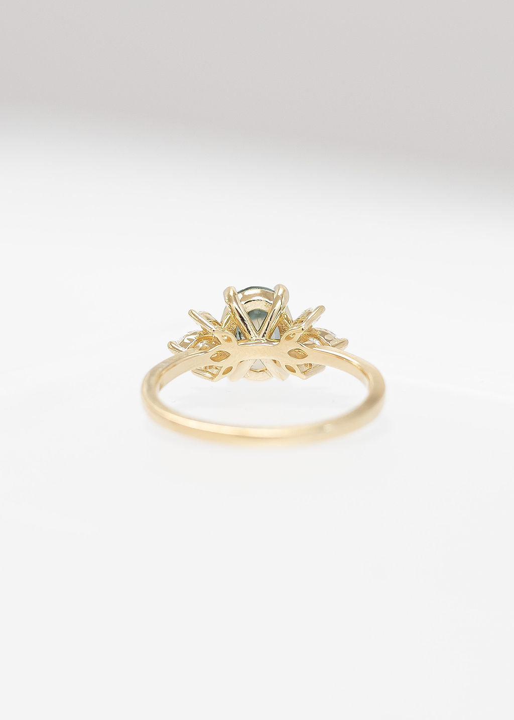 The Mini Luna | 1.09ct Oval Moss Agate | Yellow Gold