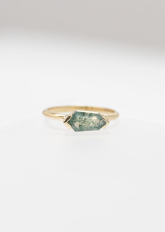 The Lyra | 1.18ct Kite Moss Agate | Yellow Gold