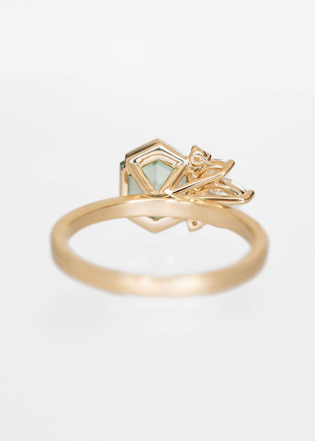 The Wren | 2.27ct Hexagon Sapphire | Yellow Gold
