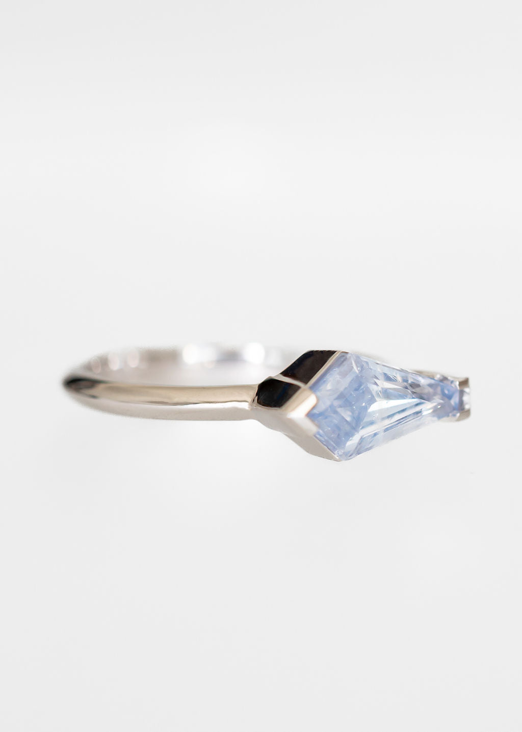 The Lyra | 1.60ct Shield Sapphire | White Gold