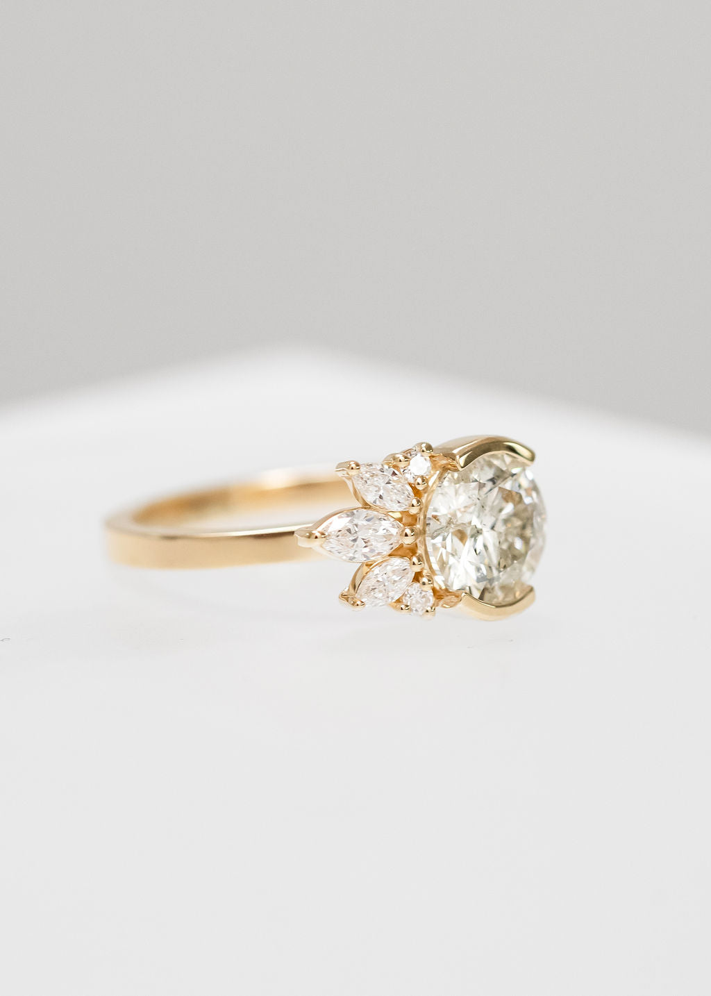 The Wren | 1.70ct Round Natural Diamond | Yellow Gold